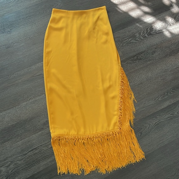 Rachel Zoe Dresses & Skirts - 💛RACHEL ZOE gold/mustard cocktail fringe satin skirt w/left side split Size xs